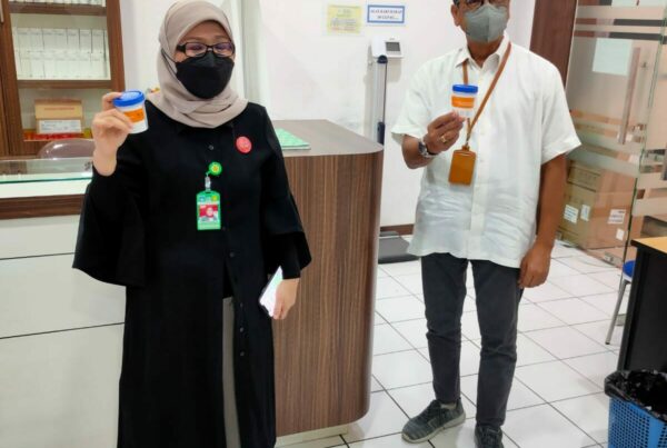 Deteksi dini pemeriksaan urine Civitas Akademika UPN Veteran Jakarta